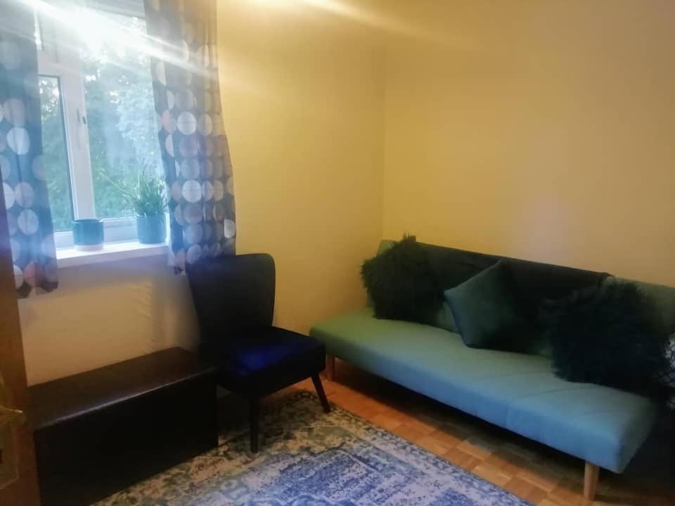 Single Bedroom In A Cozy Maisonette - Bushey Zewnętrze zdjęcie