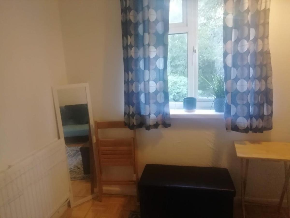 Single Bedroom In A Cozy Maisonette - Bushey Zewnętrze zdjęcie