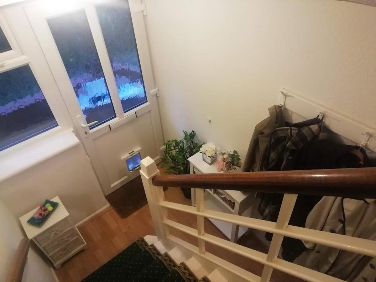Single Bedroom In A Cozy Maisonette - Bushey Zewnętrze zdjęcie