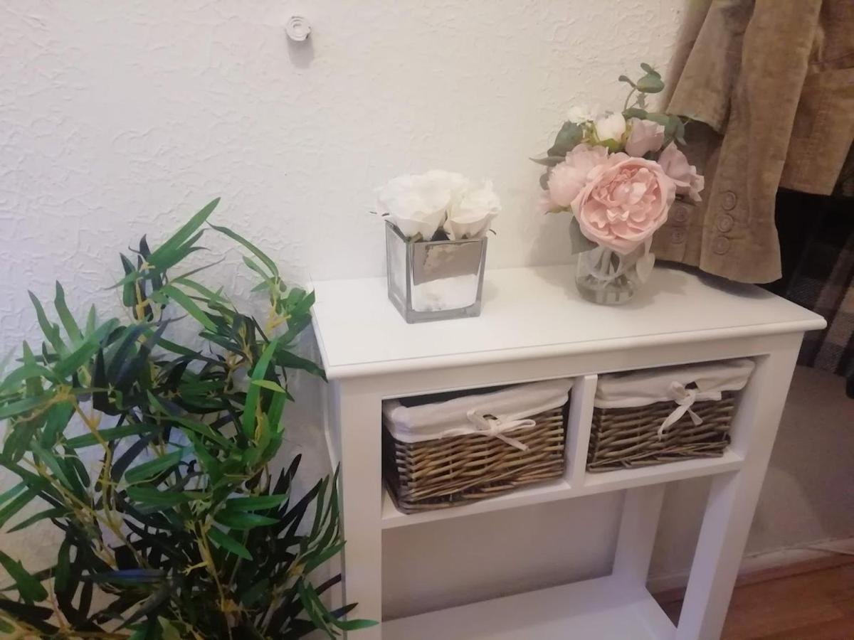 Single Bedroom In A Cozy Maisonette - Bushey Zewnętrze zdjęcie
